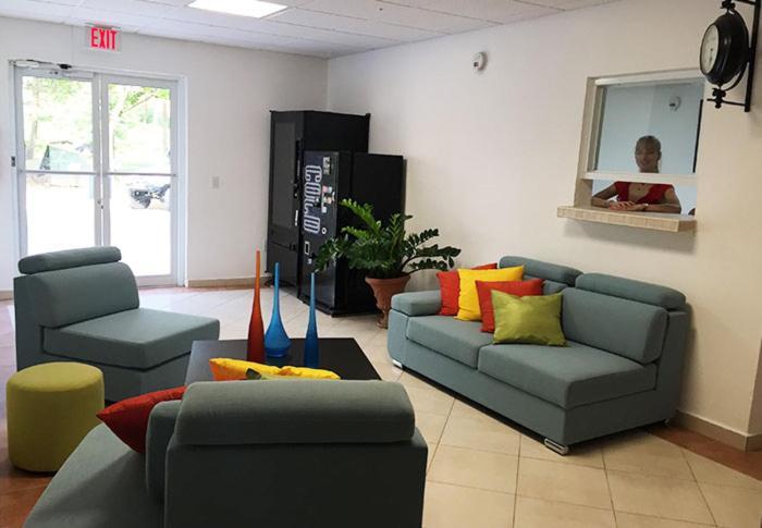 Levimar Guest House Левиттаун Екстериор снимка